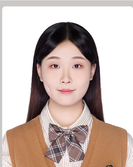 余媛珺证件照